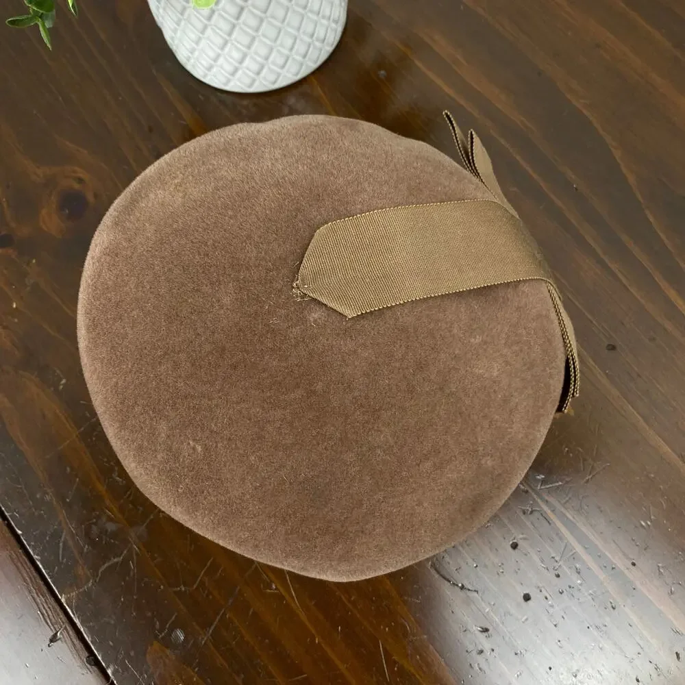Vintage Carson Prairie Scott Brown Peachbloom Brown Velour Beret Hat Medium Bow - Picture 5 of 8